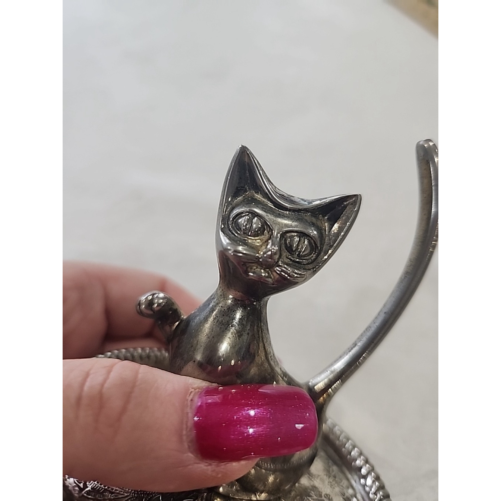 Vintage Mid Century Silver Plated Cat Figurine Ring Holder on Etched Tray 3.5" - Picture 6 of 8
